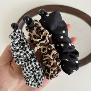 Nouvelle pince à cheveux banane en tissu léopard coréen vintage français pour femmes, accessoires de bijoux rétro faits à la main, épingles à cheveux froissées - Product Image 1
