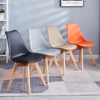 Chaise en plastique moderne nordique de cuisine d'hôtel de pp pour des chaises de salle à manger en bois noir et blanc de salon de restaurant café