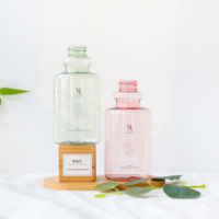 Bouteille en plastique PET de haute qualité de 350 ml de forme ronde de couleur rose et verte avec pulvérisateur à gâchette de couleur blanc mat pour le nettoyage