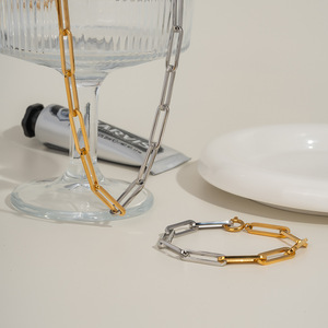 Ensemble collier, boucles d'oreilles et bague tendance et minimaliste en acier inoxydable plaqué or 14 carats, durable, hypoallergénique, cadeau pour femme pour un mariage - Product Image 2