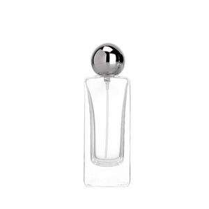 Bouteille en verre <span class=keywords><strong>de</strong></span> <span class=keywords><strong>parfum</strong></span> carrée mince personnalisée avec vaporisateur, atomiseur pressurisé à brume fine avec capuchon en or et en argent - Product Image 3