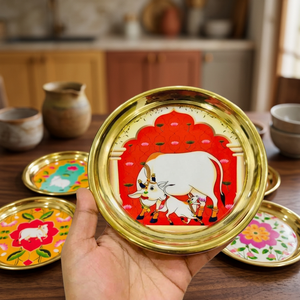 Assiette décorative en métal peinte à la main, design de vache de dessin animé rond, style chinois traditionnel, cadeau fait main - Product Image 2