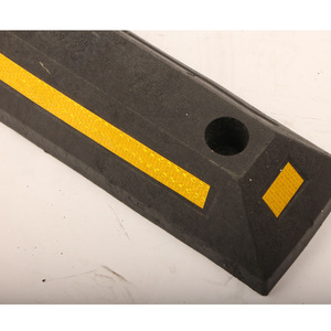 Bordures de stationnement en caoutchouc et plastique de 3 pieds, butées anti-retournement pour les parkings, les garages souterrains et les zones résidentielles - Product Image 1