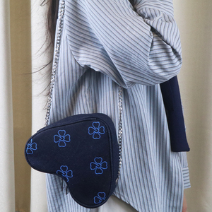 Sac bandoulière rétro en jean pour femme, grande capacité, style coréen, avec fermeture éclair et bandoulière, motif cœur mignon - Product Image 1
