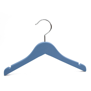 Custom Boutique appendiabiti in legno Non Slip Logo personalizzato appendiabiti in legno con clip antiscivolo per negozio al dettaglio - Product Image 5