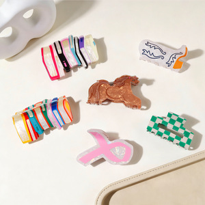 Pinza para <span class=keywords><strong>el</strong></span> pelo unisex de PVC hecha a mano con diseño de dibujos animados (maple, ardilla, <span class=keywords><strong>caballo</strong></span>, tiburón) para mujer, venta al por mayor - Product Image 1