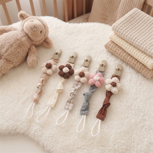 Clip para Chupete de Tela de Algodón Ecológico con Flor de <span class=keywords><strong>Ganchillo</strong></span>, Cadena para Chupete Vintage con Diseño de Cuadros, Soporte para Chupete de Bebé - Product Image 1