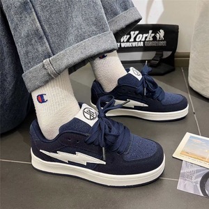 Zapatillas retro con logo de rayo, calzado informal para parejas, aptas para jóvenes menores de 18 años. - Product Image 2