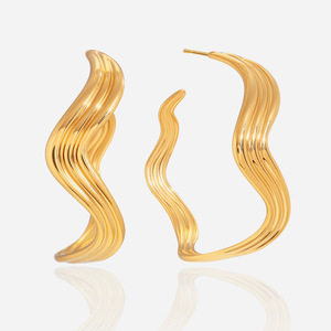 Boucles d'oreilles créoles ondulées en acier inoxydable plaqué or 18 carats, bijoux pour femmes, cadeau, boucles d'oreilles créoles tendance - Product Image 1