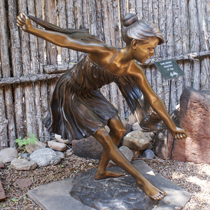 Venta caliente Bronce Jardín Niños Estatua Tamaño real Bronce Niñas Jugando Escultura en círculo - Product Image 5