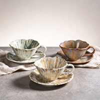 Tasses en céramique de style européen antique émaillées avec des bords irréguliers et un ensemble de tasses et soucoupes à café latte