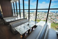 Ensemble de mobilier moderne pour hôtel et restaurant - Table à manger en marbre et chaise en cuir avec banquette bleue