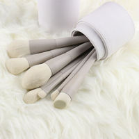 Lot de 10 pinceaux de maquillage professionnels de luxe personnalisés avec manche en bois, synthétiques, pour gloss et rasage – Commande en gros prête à l'emploi