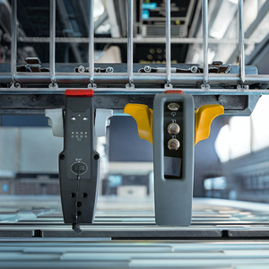 Tête de commande ET126 pour transpalette EP EPT15 <span class=keywords><strong>F5</strong></span> - Poignée de commande en plastique avec accélérateur, indicateur de batterie et bouton de levage, 150 kg - Product Image 3