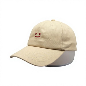 Gorra de Béisbol Beige con Cara Sonriente Bordada en Rojo, 6 Paneles, Ajustable, Unisex, Casual, 100% Algodón, Hebilla Dorada de Cobre - Product Image 1