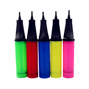 Bomba de aire portátil de plástico con empuje manual para anillos de natación, color aleatorio - Product Image 5