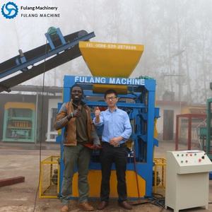 Machine à fabriquer des briques semi-automatique standard d'exportation, personnalisable, QTF4-24, pour briques creuses en béton et briques rouges - Product Image 1