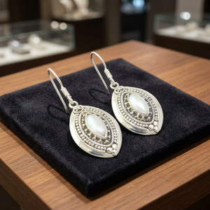 Boucles d'oreilles pendantes faites à la main en argent sterling 925 avec perle et pierre précieuse de qualité AAA, style mignon pour mariage et fiançailles - Product Image 3