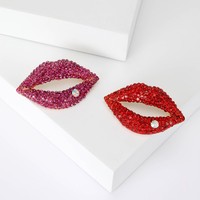 Venta al por mayor de moda completo diamante Sexy elegante rojo Pin broche labios forma broches de diamantes de imitación para mujeres regalos