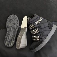 Baskets montantes compensées noires pour femme, style rock gothique, à clous, avec fermeture Velcro et talon compensé invisible