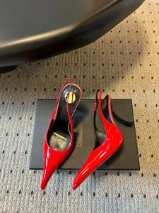 Sandales à talons aiguilles élégantes de luxe de qualité supérieure, dos ouvert, en cuir verni rouge sexy, bout pointu, à enfiler - Product Image 6