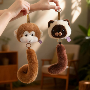 Llavero de peluche de gato siamés personalizado OEM/ODM con cola desmontable - Colgante de gato esponjoso personalizado para regalos y accesorios - Product Image 2