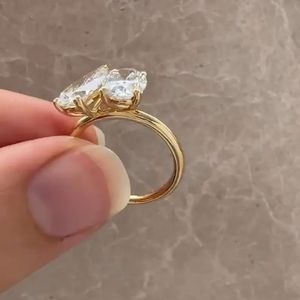 Anillo Toi et Moi con Diamante Cultivado en Laboratorio de 3CT, Oro de 14K, Estilo Pera Ovalada, Joyería Fina de Lujo, Anillo de Compromiso Elegante para Mujer - Product Image 1