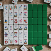 En gros, Tuiles de Mahjong de luxe 160 pièces, en acrylique, 4 couches, gravées, thème plage, style américain haut de gamme, pour ensemble de Noël