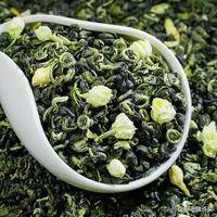 Thé au jasmin traditionnel thé aux fleurs robuste mais lisse avec une douceur naturelle idéal pour la santé