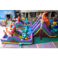 Structure gonflable géante sur le thème des animaux de la jungle, dinosaure, girafe, château gonflable avec toboggans intégrés, jeu d'obstacles interactif de carnaval