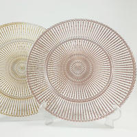 Plaque de verre ronde de 13 pouces avec motif à rayures dorées Décoration d'hôtel de fête de mariage de luxe en verre bon marché clair