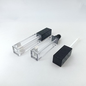 Tubo de Brillo Labial Personalizado con Tapa Grabada en Relieve, Envase Transparente para Brillo Labial, Envase Cuadrado Vacío para Aceite Labial - Product Image 3