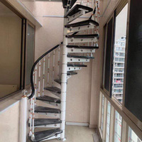 Escaliers en spirale modernes pour l'intérieur, en fer forgé avec options en acier inoxydable, bois ou verre, forme droite pour usage domestique