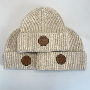 Bonnet d'hiver tricoté de créateur avec logo brodé, bonnet de sport à pompon, toque de golf, bonnet tricoté personnalisé, nœuds camouflage - Product Image 2