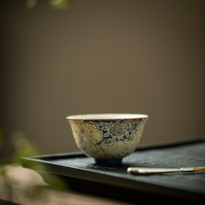 Taza de té retro azul y blanca con diseño de peonía y posavasos, taza de cerámica personal individual para té de la tarde - Product Image 2
