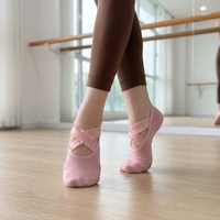 Chaussettes de yoga en gros à volants et sangles croisées, tricotées sans couture, antidérapantes, pour ballet, pilates, danse, fitness femme, conception personnalisée