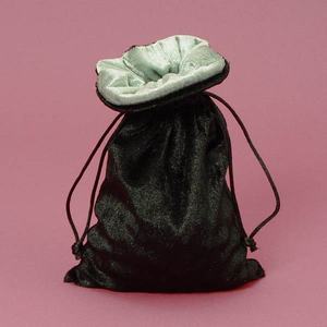 Pochette à cordon personnalisée en velours de soie noire pour bijoux, emballage cadeau, sac cosmétique et de maquillage sur mesure - Product Image 4