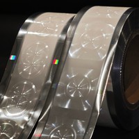Film de transfert à chaud 3D de qualité sécurité pour emballages de tabac, rouleaux de film de marquage à chaud, film de transfert pour estampage à chaud