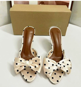 2026 Nova Sandália Feminina Elegante de Salto Alto com Laço e Poás, Bico Aberto, para o Verão - Product Image 2