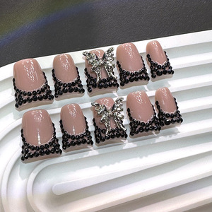 10 faux <span class=keywords><strong>ongles</strong></span> courts style Y2K, design français, forme bec de canard, blancs avec croix dorée, faits à la main, prêts à poser - Product Image 3