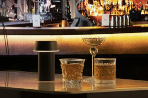 Lámpara de Escritorio Inalámbrica Recargable de Aluminio al por Mayor, Iluminación Ambiental Cónica Simple y Ecológica, Control Remoto, Pieza Decorativa Elegante - Product Image 5