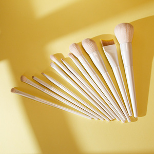 OEM Service Custom Packaging Makeup Brush Set White Ferrule Glossy White Coated Handle Smooth Finish for Corporate Gift - Product Image 1