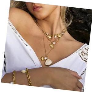Collier ras du cou épais en acier inoxydable plaqué or 18 carats, étanche, avec pendentif étoile de mer et coquillage texturé, perles pour femmes et filles - Product Image 1