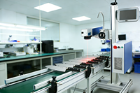 Machine d'impression laser UV à traitement à froid, marqueur laser volant haute précision pour flacons et boîtes de médicaments et d'aliments, certifiée CE