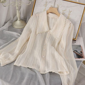 Chemise blanche <span class=keywords><strong>chic</strong></span> et élégante pour femme avec boutons perlés creux, col Peter Pan doux, chemise en crochet pour femmes - Product Image 4