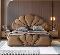 Lit capitonné Shell Crown, luxe, cuir, accents dorés, King 2025