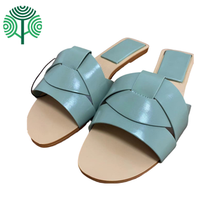 Mules Planos de Mujer de Moda, Pantuflas de Cuero PU, Mocasines Casuales para Exterior, Zuecos Impermeables Coloridos de Fábrica - Product Image 1