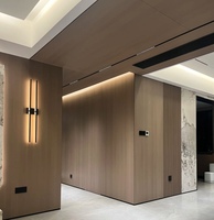 Panneau mural décoratif intérieur haut de gamme en placage de bois moderne, personnalisé, avec graphismes combinés, intégré aux portes et armoires