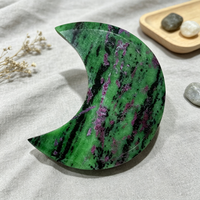 Lune sculptée en zoïsite avec rubis naturel, grande taille, cristal poli, décoration lunaire, ornement d'autel pour la guérison spirituelle