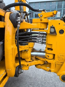 Chargeuse-pelleteuse puissante JCB 3CX 2025 avec flèche télescopique et godet multifonctionnel, personnalisable - Product Image 4
